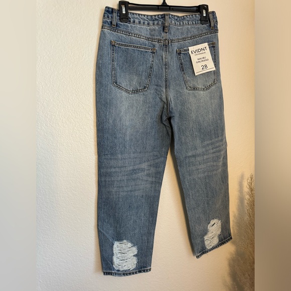 NWT- EVIDNT Los Angeles Malibu Girlfriend Jeans Mid Rise Straight Legged Size 28 - Picture 2 of 4